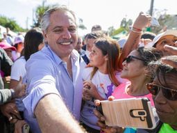 Alberto visitó José C. Paz y lo saludó una multitud