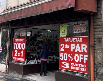 Un histórico comercio de Mar del Plata tiene todo al costo: No tengo a quién venderle