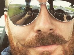 Pete Hemsley posteando esta selfie que lo puede complicar Pete Hemsley posteando esta selfie que lo puede complicar