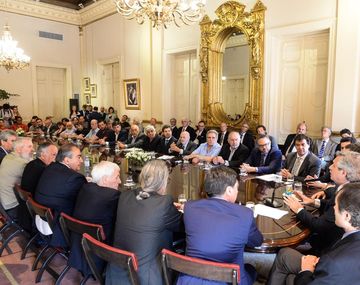 Pacto social: se firmó el Compromiso argentino por el desarrollo y la solidaridad