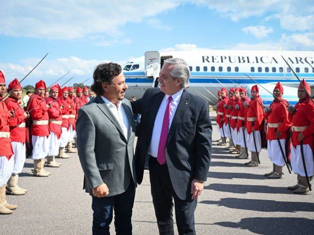 Alberto Fernandez llegó a Salta y fue recibido por el gobernador Sáenz 
