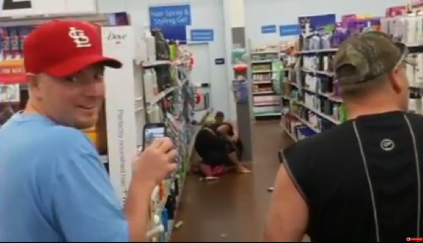 VIDEO: mirá la terrible pelea de dos mujeres en un supermercado