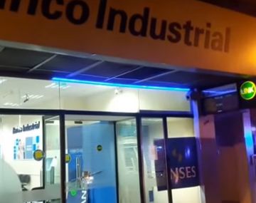 El robo fue en Banco Industrial de Tigre