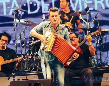 Axel cantó en la Fiesta Nacional del Chamamé ¿un palito al papá de Lali?