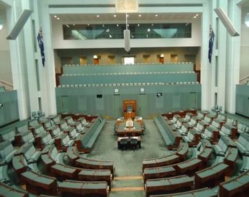 Un hombre armado con un cuchillo intentó entrar al Parlamento australiano