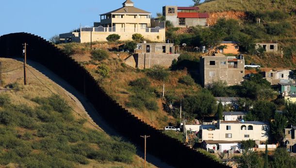 Construcción muro fronterizo entre México y EE.U.U.