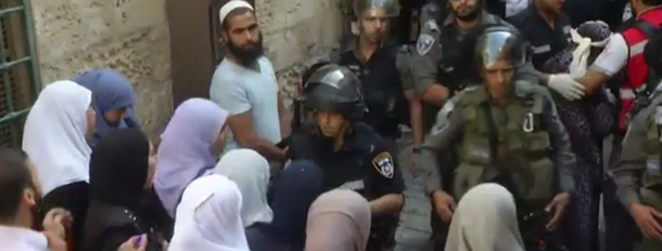 Jerusalén: choque entre policías israelíes y palestinos en una mezquita