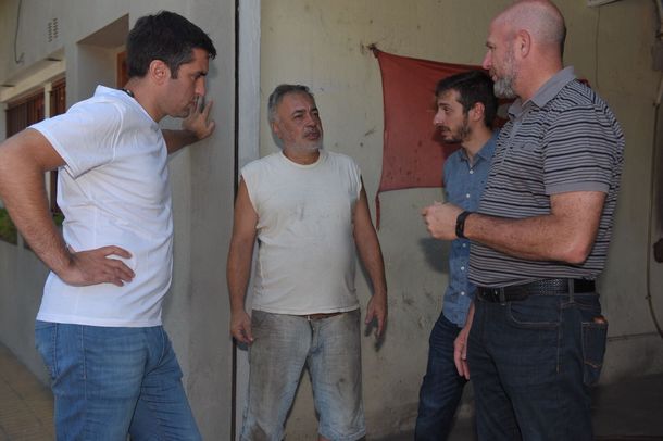 Manuel Mosca recorrió la localidad de Wilde en Avellaneda