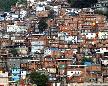 Alquilarán casas en las favelas brasileñas para poder ver al Papa