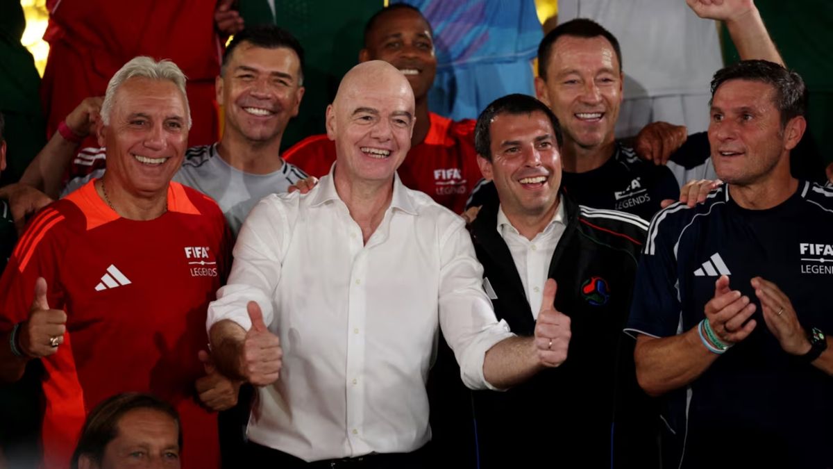 Terremoto en la FIFA: leyendas del fútbol mundial destrozaron a Gianni Infantino - Foto 1