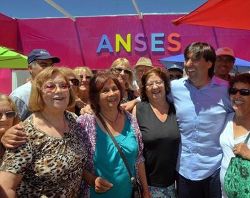 Bossio inauguró un parador de la Anses