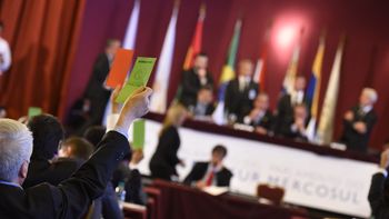 Diego Cuiñas dejará de ser el representante de Paraguay en el Parlasur. Diego Cuiñas dejará de ser el representante de Paraguay en el Parlasur.