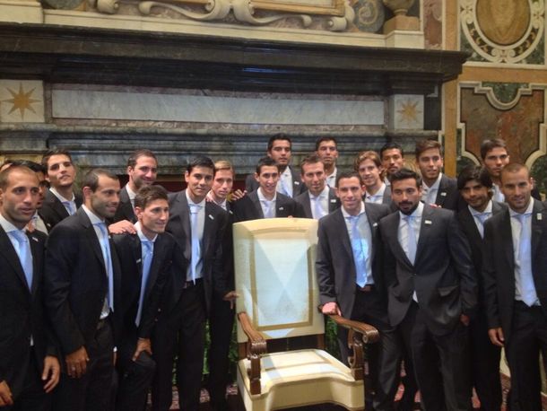 Los jugadores de la Selección, fascinados con el Papa