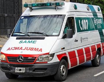 Un chico de 13 años cayó al vacío y golpeó a una mujer y a su hijo