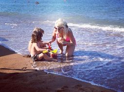 Sin Icardi, Wanda Nara difruta de las playas de Grecia con sus hijos
