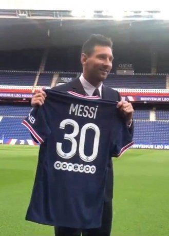 Confirmado: Messi posó con la camiseta 30 de PSG