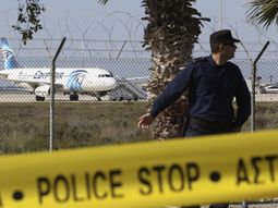 El secuestro del avión de EgyptAir habría sido por una mujer