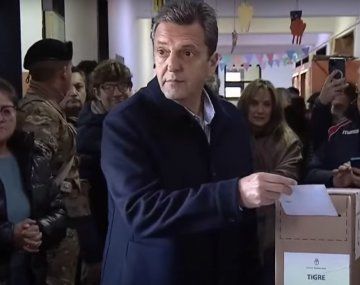 Massa fue el primer precandidato presidencial en votar en las PASO