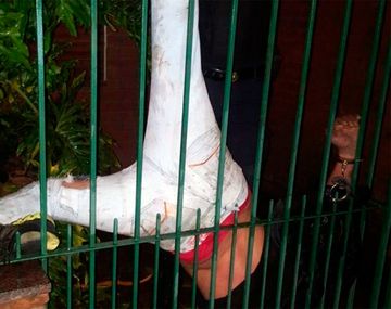 Así quedó colgado el hombre