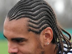 un jugador de la seleccion sorprendio con su peinado un jugador de la seleccion sorprendio con su peinado