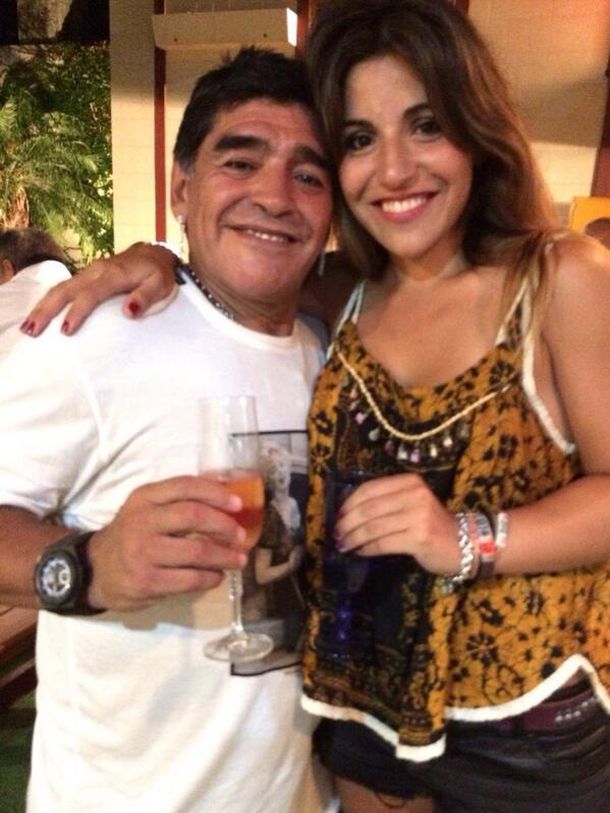 Una carta que defiende a Maradona hizo llorar a su hija Gianinna