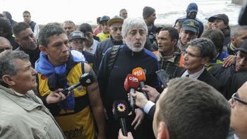 uruguay prepara un fuerte operativo para recibir a la barra brava de boca uruguay prepara un fuerte operativo para recibir a la barra brava de boca