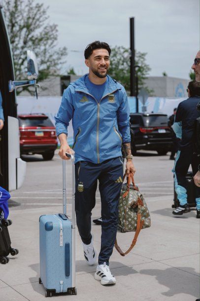 Nicolás González en la llegada de la Selección Argentina a Estados Unidos para el Mundial 2026. Nicolás González en la llegada de la Selección Argentina a Estados Unidos para el Mundial 2026.