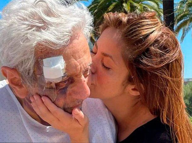 Shakira atraviesa el momento más difícil de su vida: tuvo que volver a Colombia