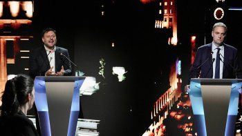 leandro santoro cruzo a manuel adorni en el debate: yo no me escondo atras de nadie... leandro santoro cruzo a manuel adorni en el debate: yo no me escondo atras de nadie...