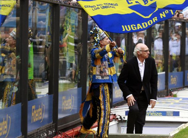 El Virrey entrando a La Bombonera en su última etapa como técnico