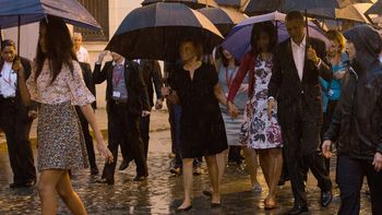fervor popular por obama en la habana bajo una intensa lluvia fervor popular por obama en la habana bajo una intensa lluvia