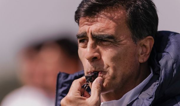 Peligra el debut de Gustavo Quinteros en Independiente ante Racing: el motivo