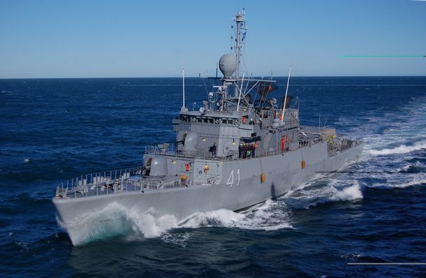 Zarpó una corbeta de la Armada en busca del Tunante II