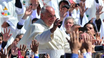 prohiben carteles sobre aborto, gays y campesinos por la visita del papa prohiben carteles sobre aborto, gays y campesinos por la visita del papa