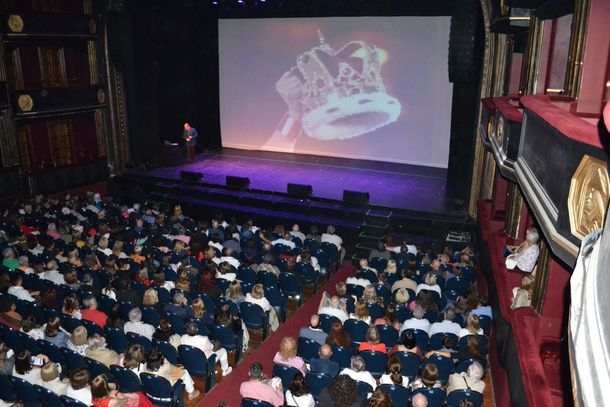 Éxito total en el teatro: Marcelo Arce celebró los 50 años de Rapsodia Bohemia de Queen