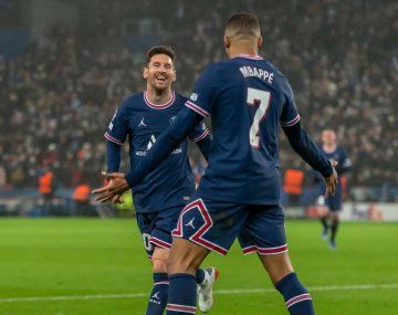 Con dos goles de Messi