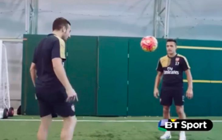 Para practicar en casa: los jugadores de Arsenal y divertido juego de puntería