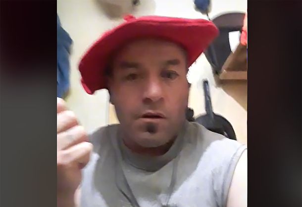 Femicida usa TikTok para subir videos desde la cárcel con chistes y saludos a seguidoras