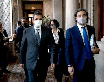 Cafiero: La campaña de vacunación es más importante que la campaña electoral