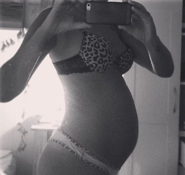 Famosa actriz mostró su embarazo de 21 semanas con una foto en ropa interior