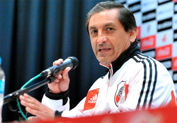 Ramón Díaz: Espero que me traigan dos delanteros más