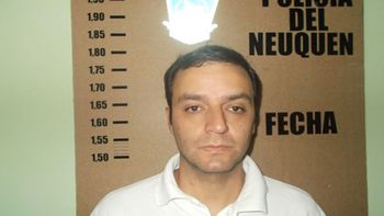 intensa busqueda del preso que escapo en un mueble