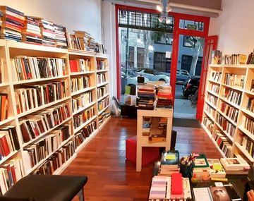 Cierra la querida librería de Palermo que regalaba libros por las noches