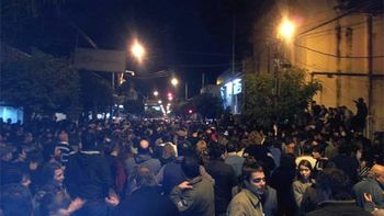tres mil vecinos reclamaron justicia frente a la comisaria tres mil vecinos reclamaron justicia frente a la comisaria