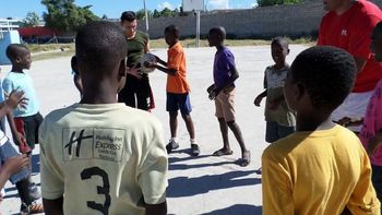 los cascos azules argentinos formaron una escuela de rugby en haiti los cascos azules argentinos formaron una escuela de rugby en haiti
