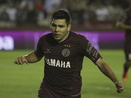 Silvio Romero con la camiseta de Lanús