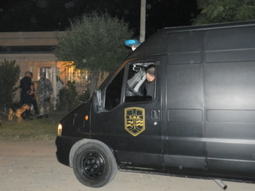 El hombre atacó a las tres mujeres y se atrincheró en la vivienda. El hombre atacó a las tres mujeres y se atrincheró en la vivienda.