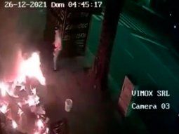 Una mujer prendió fuego a una persona en situación de calle mientras dormía