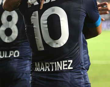 Lisandro López celebra con Lautaro Martínez