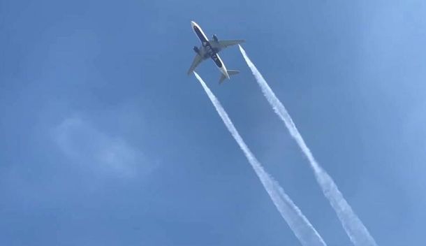 Un avión liberó combustible sobre una escuela en un aterrizaje de emergencia: al menos 60 heridos